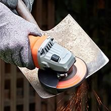 Black + Decker BEG010-QS BEG010 açılı taşlama makinesi (710 W, 115 mm disk çapı, sıfır gerilim şalteri, yumuşak başlatma, kaymaz gövde sapı, taşlama, ayırma, pas giderme)